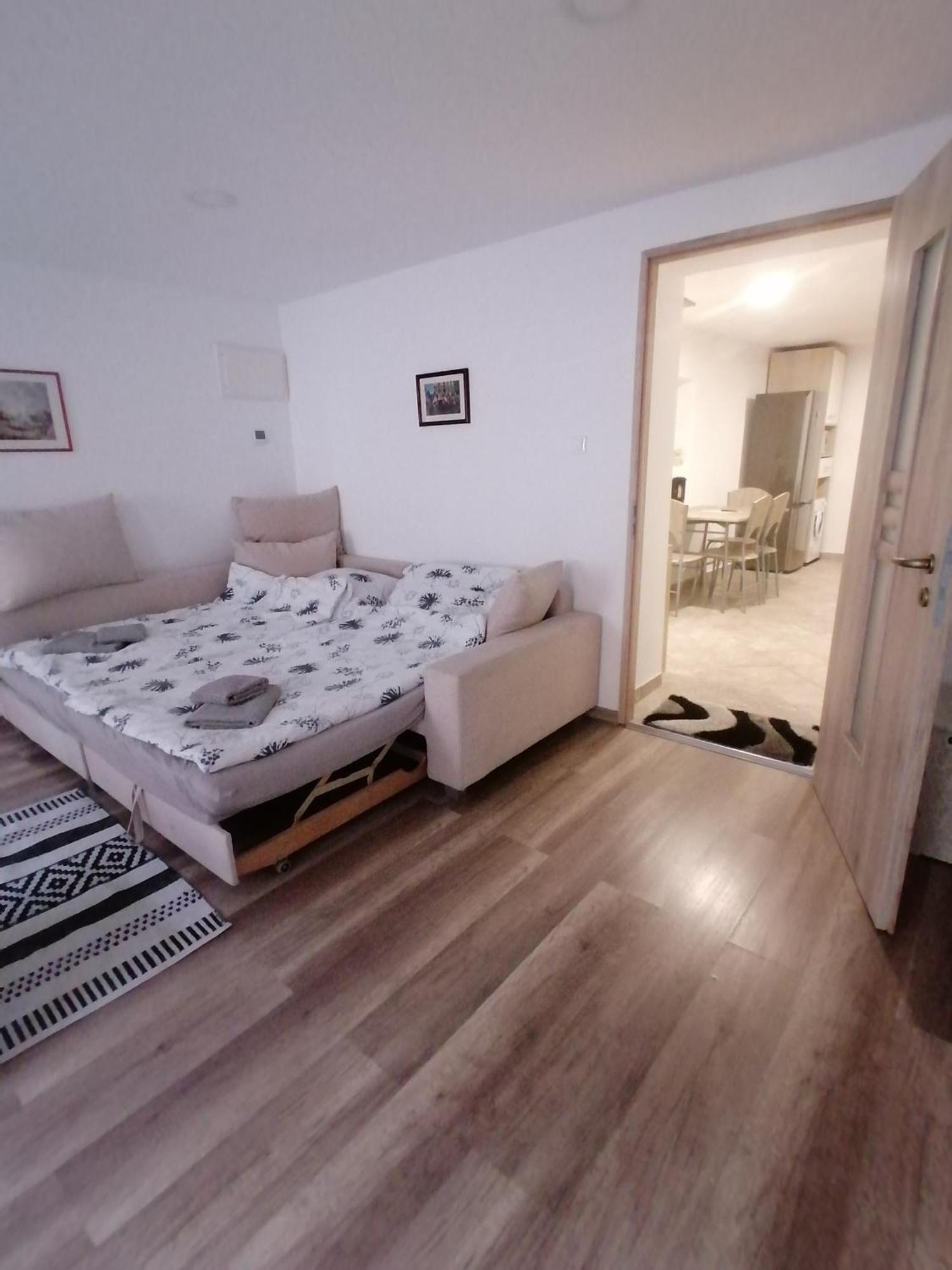 Ujkapu Sunshine Apartments Győr Zimmer foto